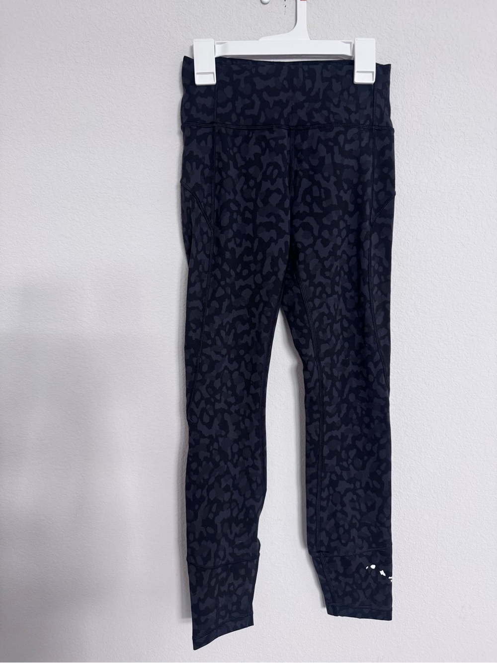 Lululemon In Movement Tight 25" *Everlux Camo Deep Coal